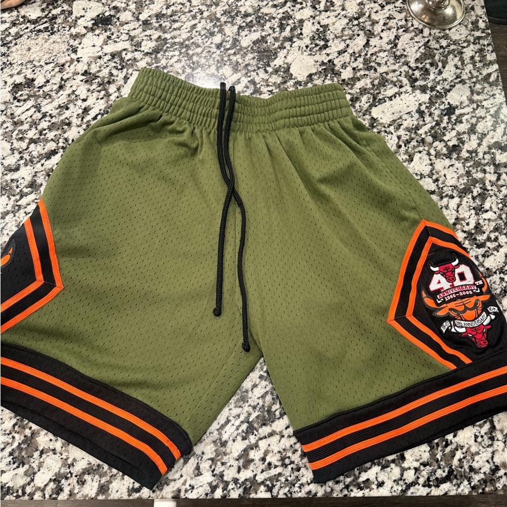 Mitchell and ness bulls shorts
